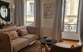 Escale Citadine Au Centre D'Avignon, Climatisation, Appartement De Charme, Spacieux Et Lumineux